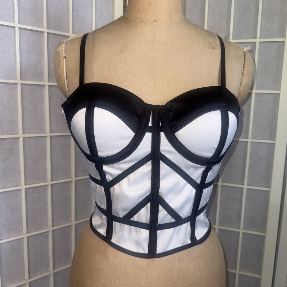 Vintage Y2K Say What? Mall White Black Lace Coquette Cottage Corset Bustier Medi